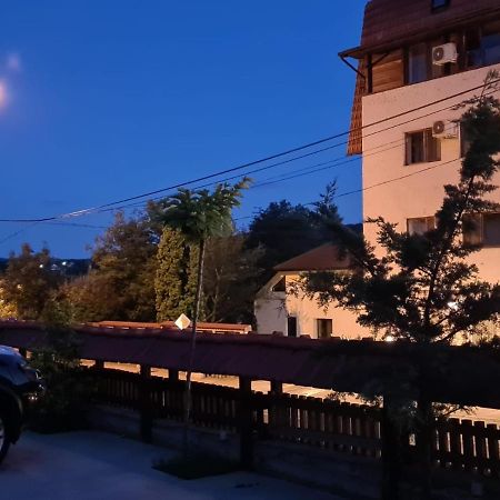 Hotel Casa Vlahilor Ramnicu Valcea Bagian luar foto