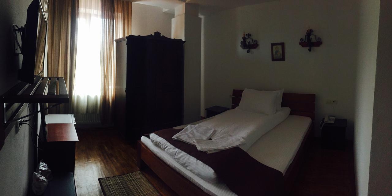 Hotel Casa Vlahilor Ramnicu Valcea Bagian luar foto