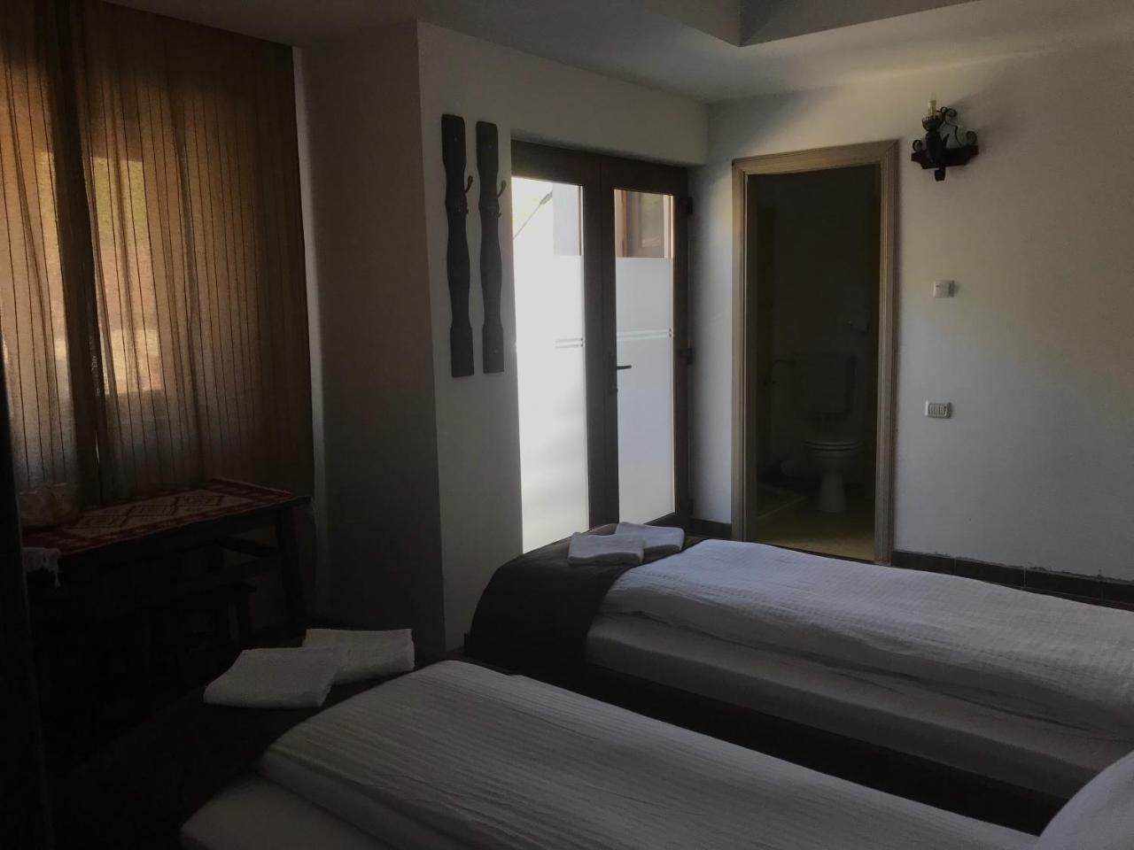 Hotel Casa Vlahilor Ramnicu Valcea Bagian luar foto